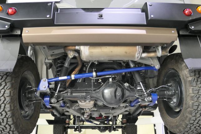 Hardrace - tagumise Panhard-rodi pikendusklamber Suzuki Jimny