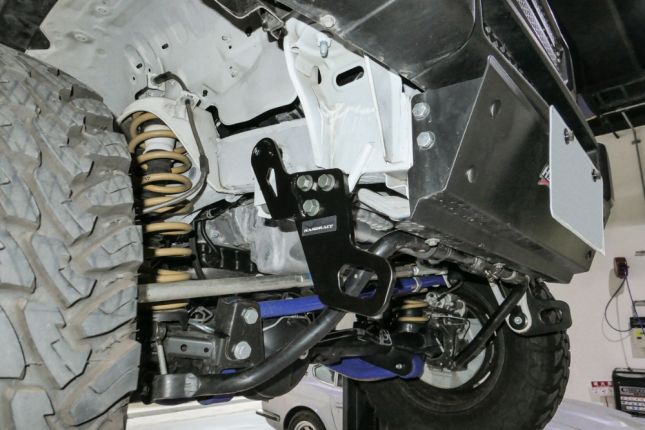 Hardrace - eesmise haakekonksu komplekt Suzuki Jimny