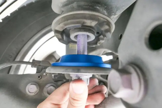 Hardrace - tagumise alusraami vibratsioonisummutusdetail Toyota RAV4-le