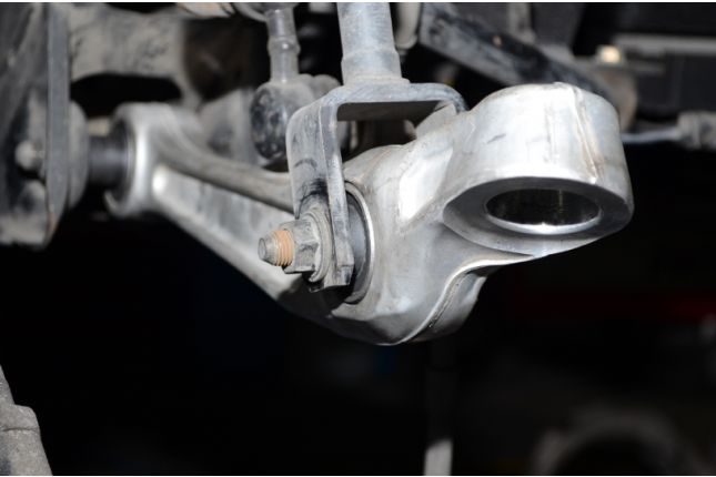 Hardrace - Eesmise alumise õõtshoova puksid Infiniti G-seeria, Nissan Skyline, Z-seeria