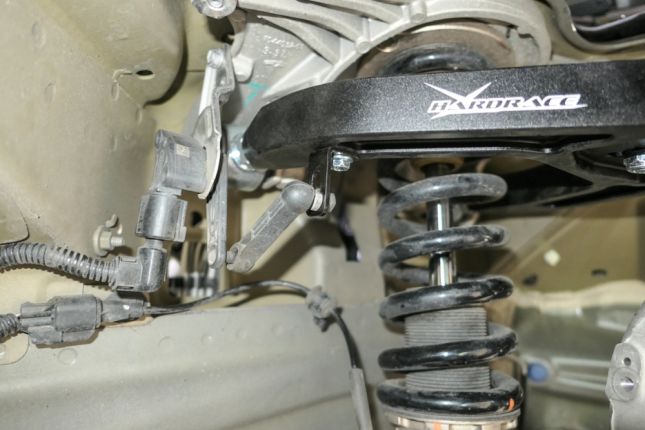 Eesmise ülemise kaldenurga komplekt Tesla Model 3