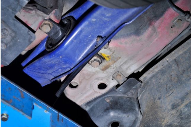 Hardrace - tagumise õõtshoova puks Honda CR-V