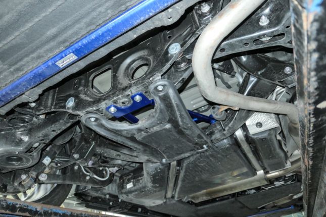 Hardrace – Tagumine alumine jäikustala Toyota Sienna