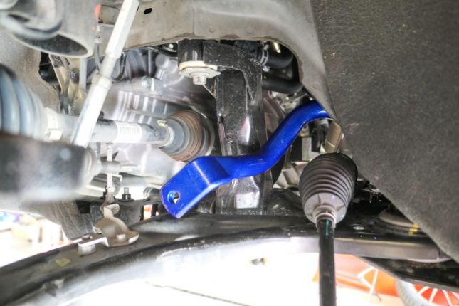Hardrace - eesmine stabilisaator Ford Focus