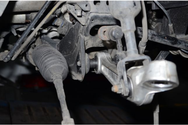 Hardrace - Eesmise alumise õõtshoova puksid Infiniti G-seeria, Nissan Skyline, Z-seeria