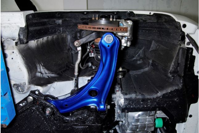 Hardrace - RC esi-alumine õõtshoob Honda Cityle, sobib