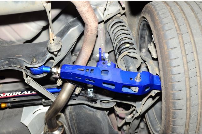 Hardrace – tagumine alumine õõtshoob Mitsubishi Lancer Mirage, Outlander
