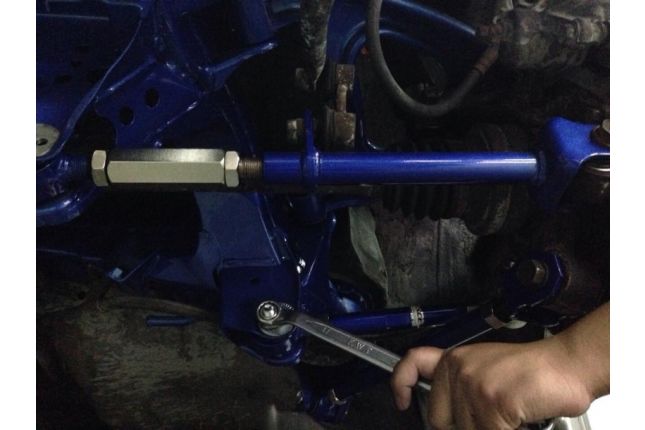 Hardrace – tagumine varba juhthoob Toyota Mark ii