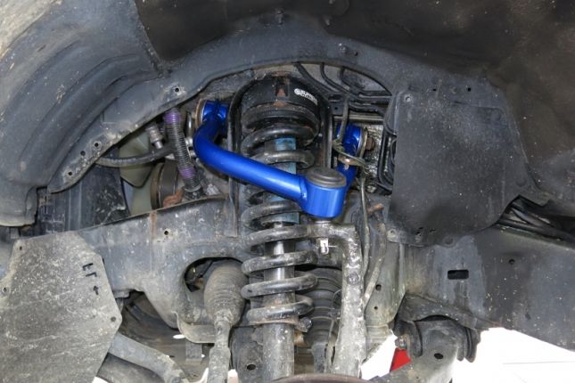 Hardrace - Toyota Tundra esimene ülemine õõtshoob